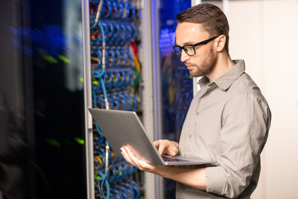 Server engineer troubleshooting problem Engineer-led managed IT
